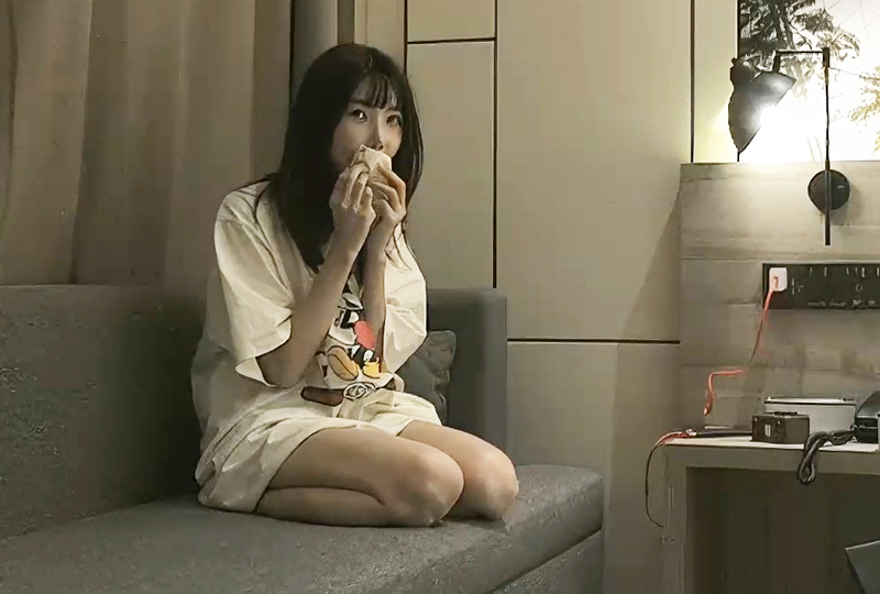 约了一个苗条妹妹,紧张到狂喝水的。!