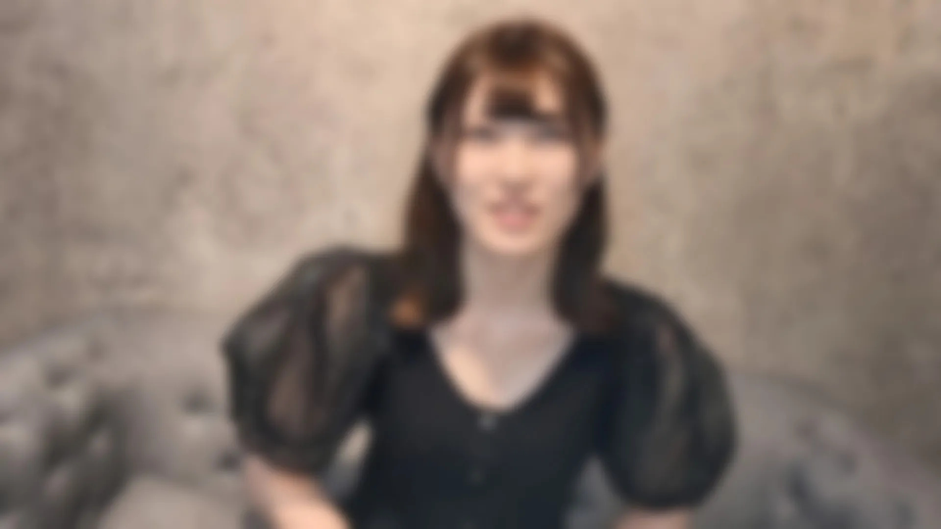 身材苗条、毛茸茸的二十一岁女大学生。课程结束时,她立即口交并射精。