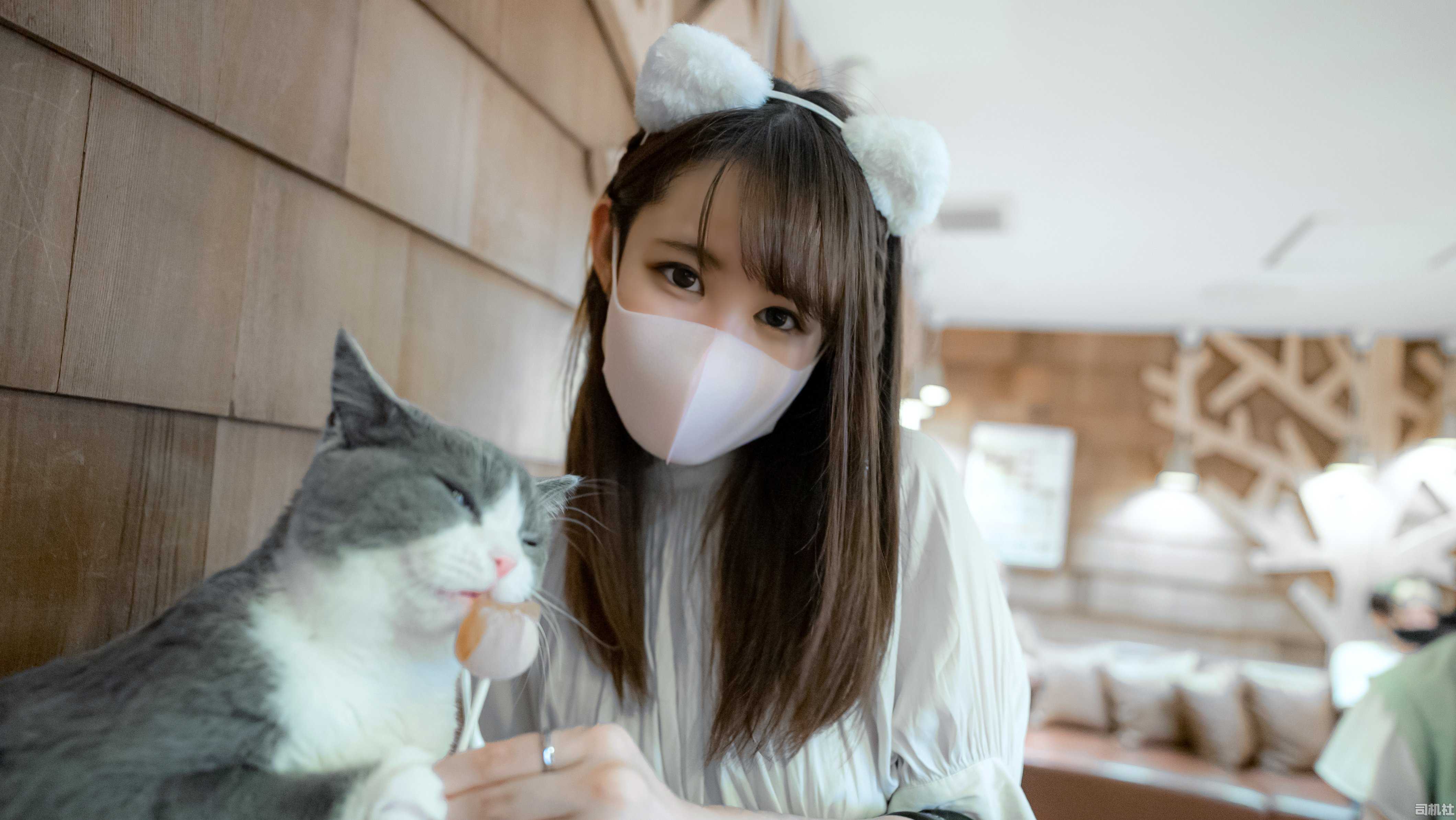 全貌! !电影风格!魅力十足的蓬松Fcup美巨乳女大学生! !小心翼翼的舔着肉棒摇晃着美丽的巨乳在布满体液的阴道
