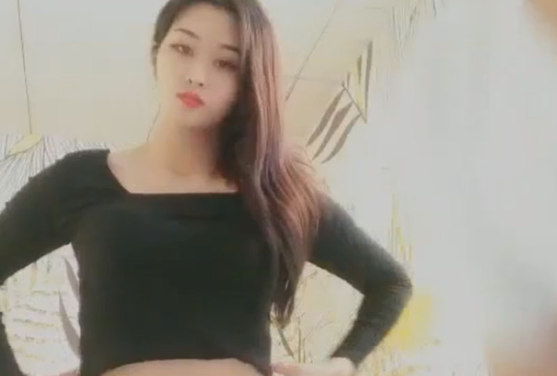 酒店偷拍与长腿美女做爱的。!