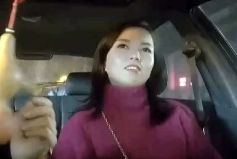 骚飘飘专业搞鸡 深夜到足浴按摩会所搭讪个女技师 1800元到酒店开房的。!