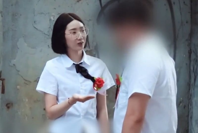 毕业了送出第一次的性爱的。!