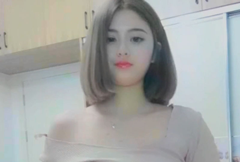 大眼妹妹半裸挑逗的。!