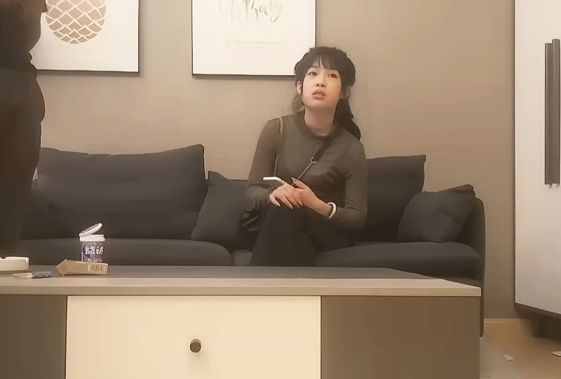 高价约00后小萝莉妹妹,娇羞可人已是做爱老手,激情啪啪淫水四溢