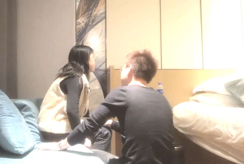 哥在外闯荡江湖,第一次上妹子还要看她脸色