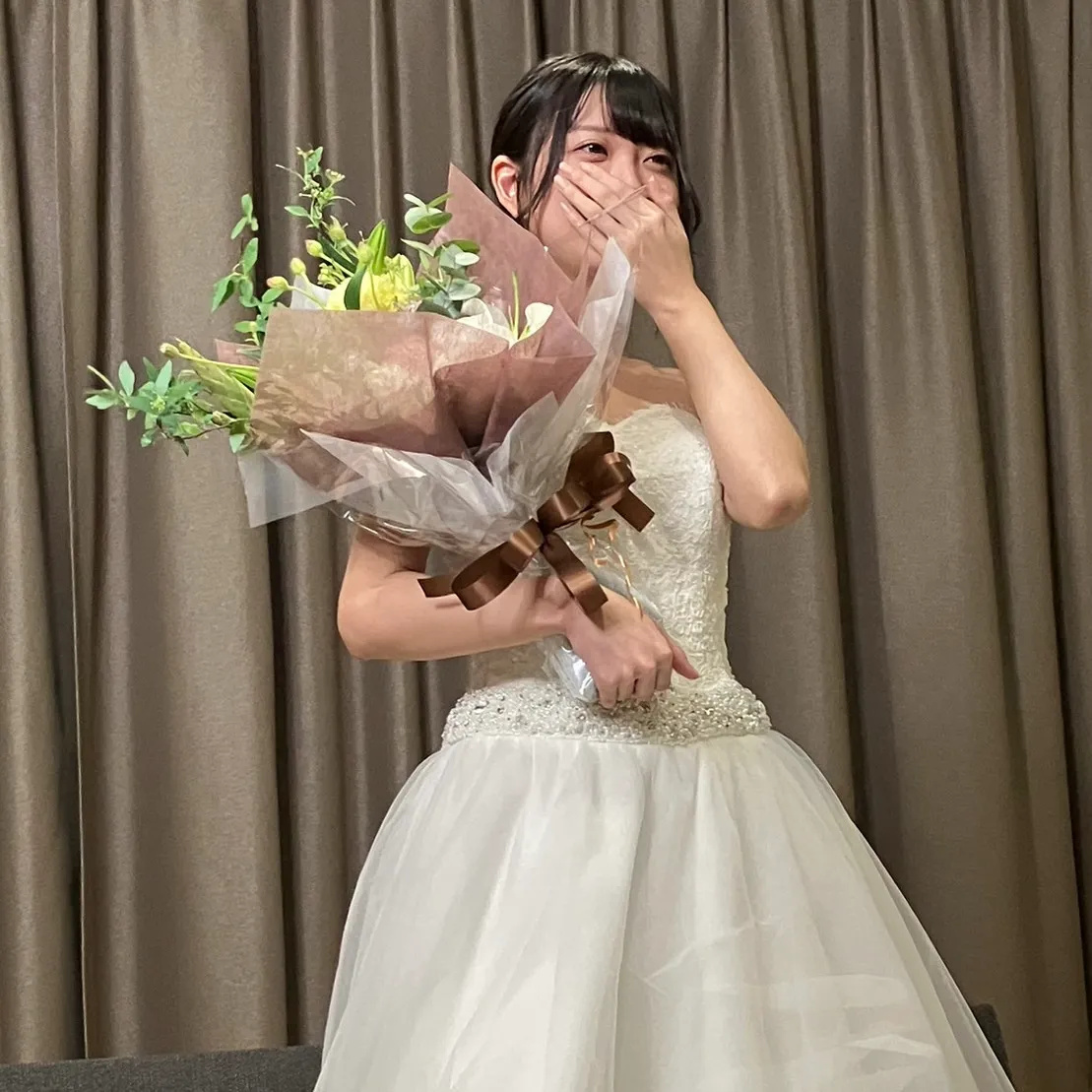 【终于开始贩卖】惠理佳泪下的毕业婚礼!在粉丝感谢祭的个人摄影会上挑战奖励!附有写真集的先行销售版!-cd5