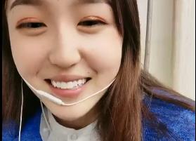 【身高176小学妹】课上让闺蜜掩护偷偷漏咪咪,回宿舍脱光光!