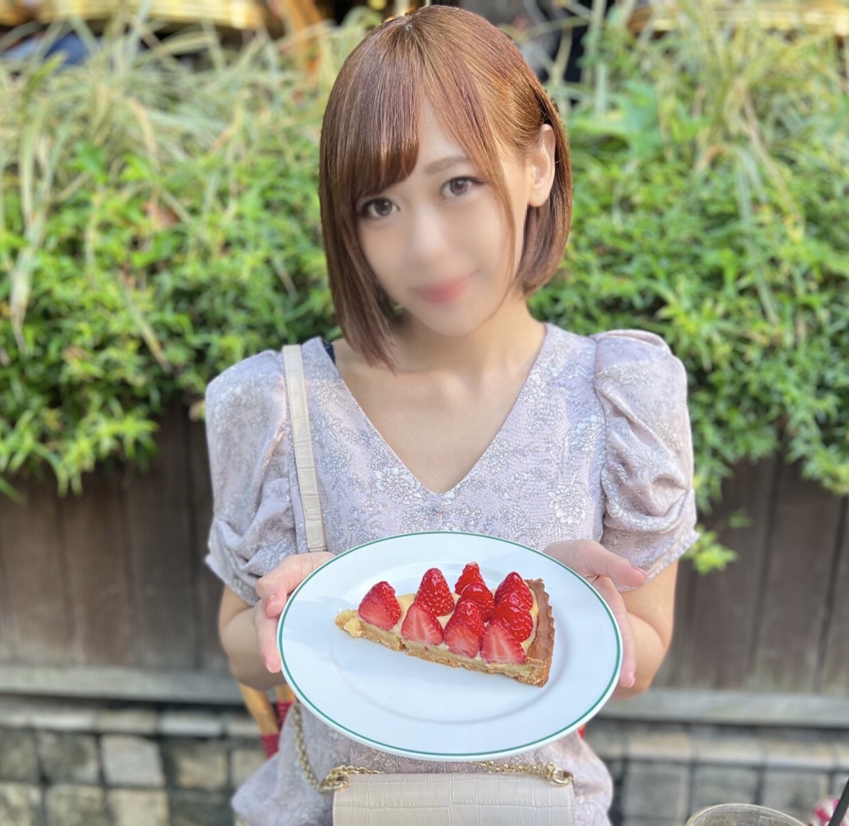 【首次拍摄】【素颜大公开】Gcup变态美女亲热亲密约会!H接受♡的邀请,享受极具魅力的性爱♡