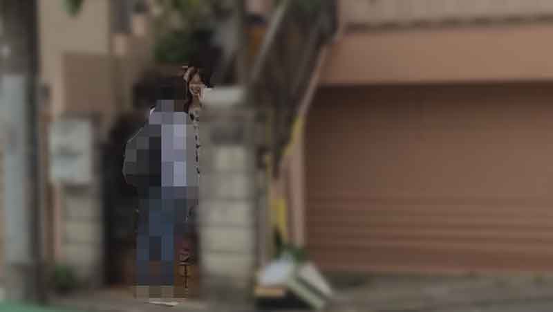 【个人】不把温柔的丈夫放在眼里,为了玩的钱而贷款的美女和妻子被别人吃掉。向阴道里排出时露出满足的表情。。