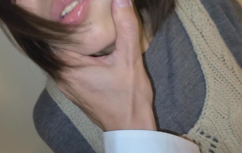 【个人】全身性感带的抖M小个子妻子。他不停地舔我的身体,我无法忍受,我不停地挣扎,我无法停下自己的脚步。