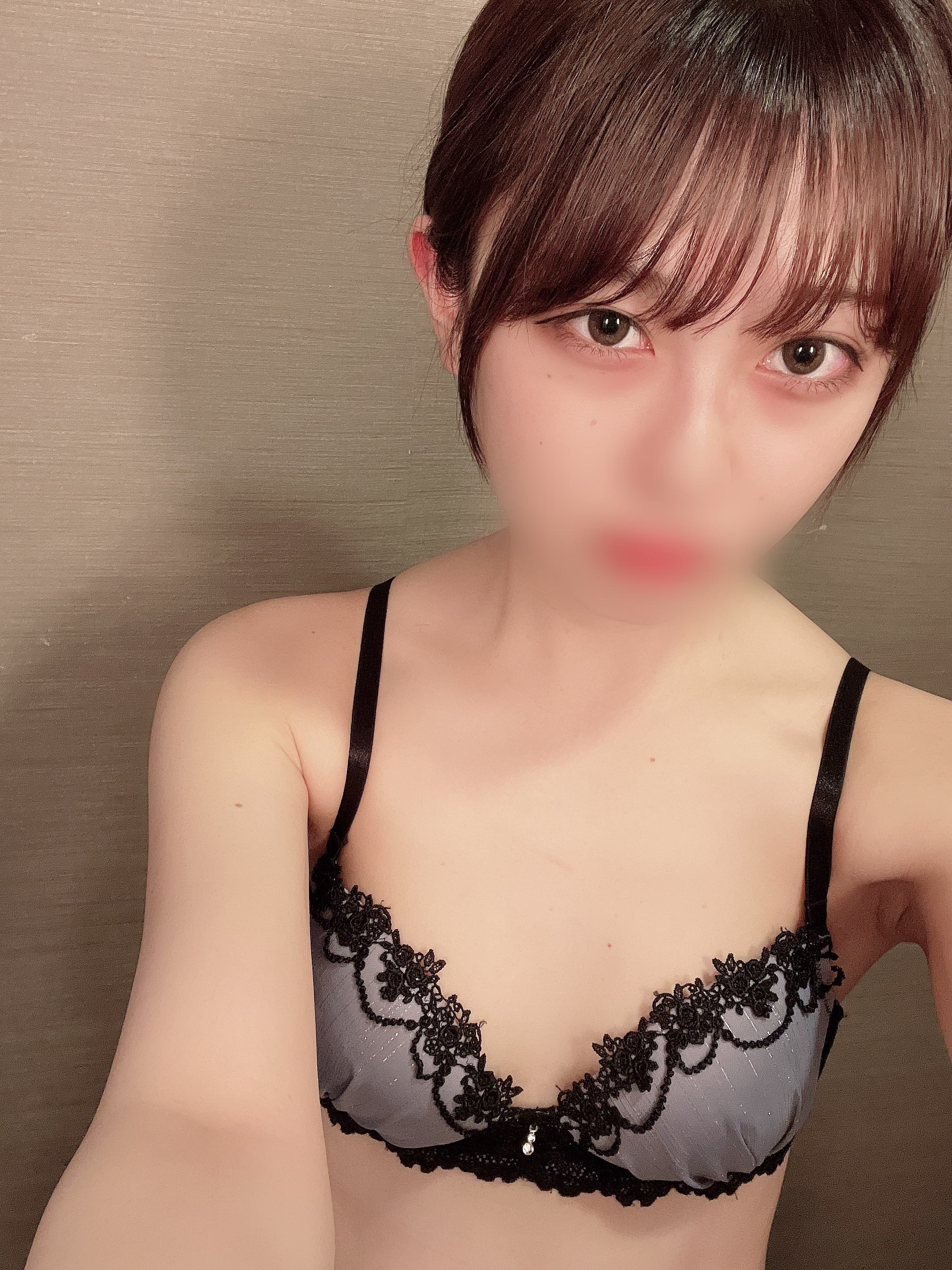 【※父母暴露了】青●学院大学志愿的现3年级考生。可爱度满分,可爱超群的肤白苗条美女。口内发射,人生第一次-cd1