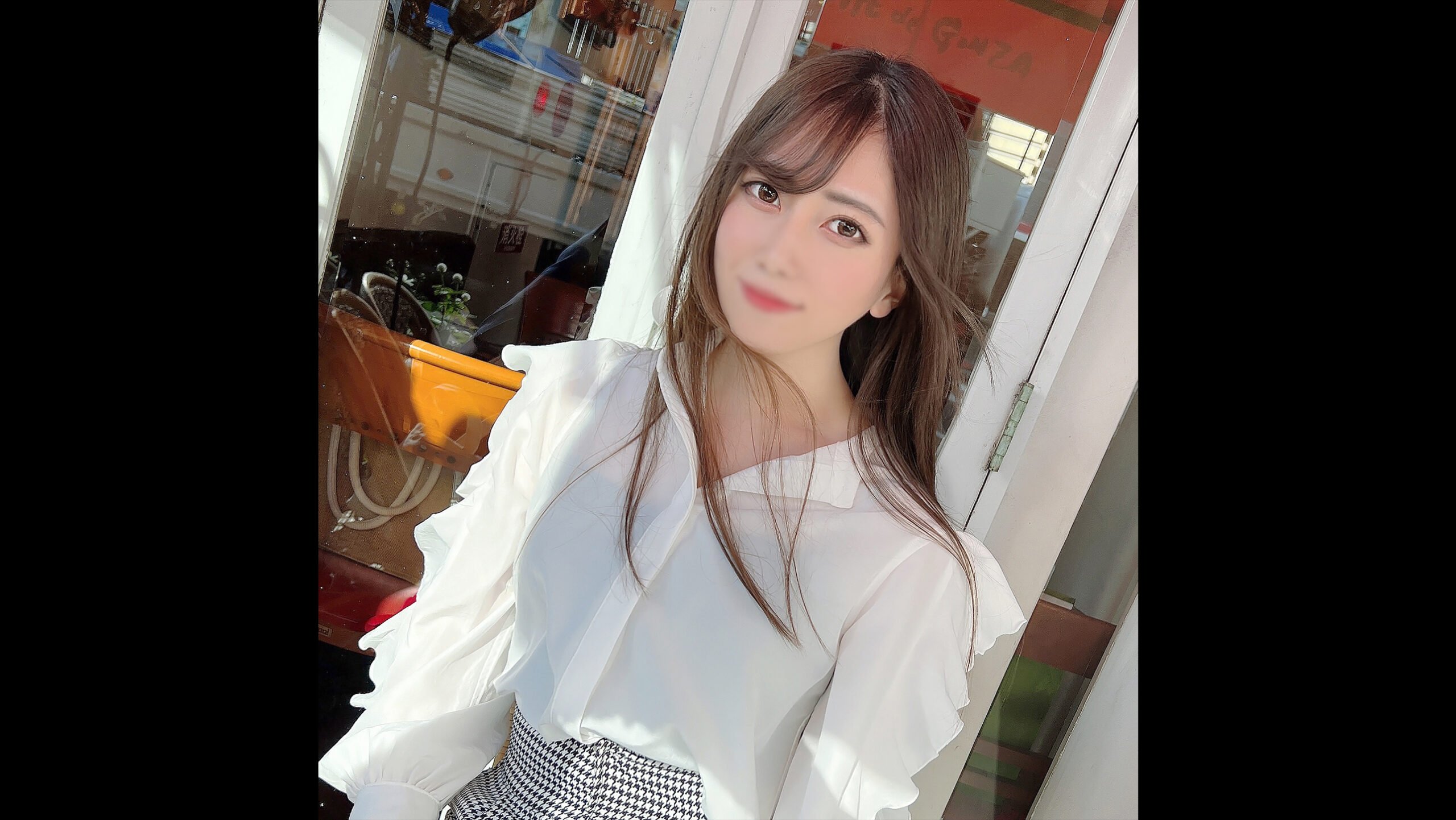 初次摄影·露脸!!充满了美容部员性欲的魔性的美身体曲线!!性感文文的美腿撕裂连裤袜瞄准美女子宫连续阴道内射精!!