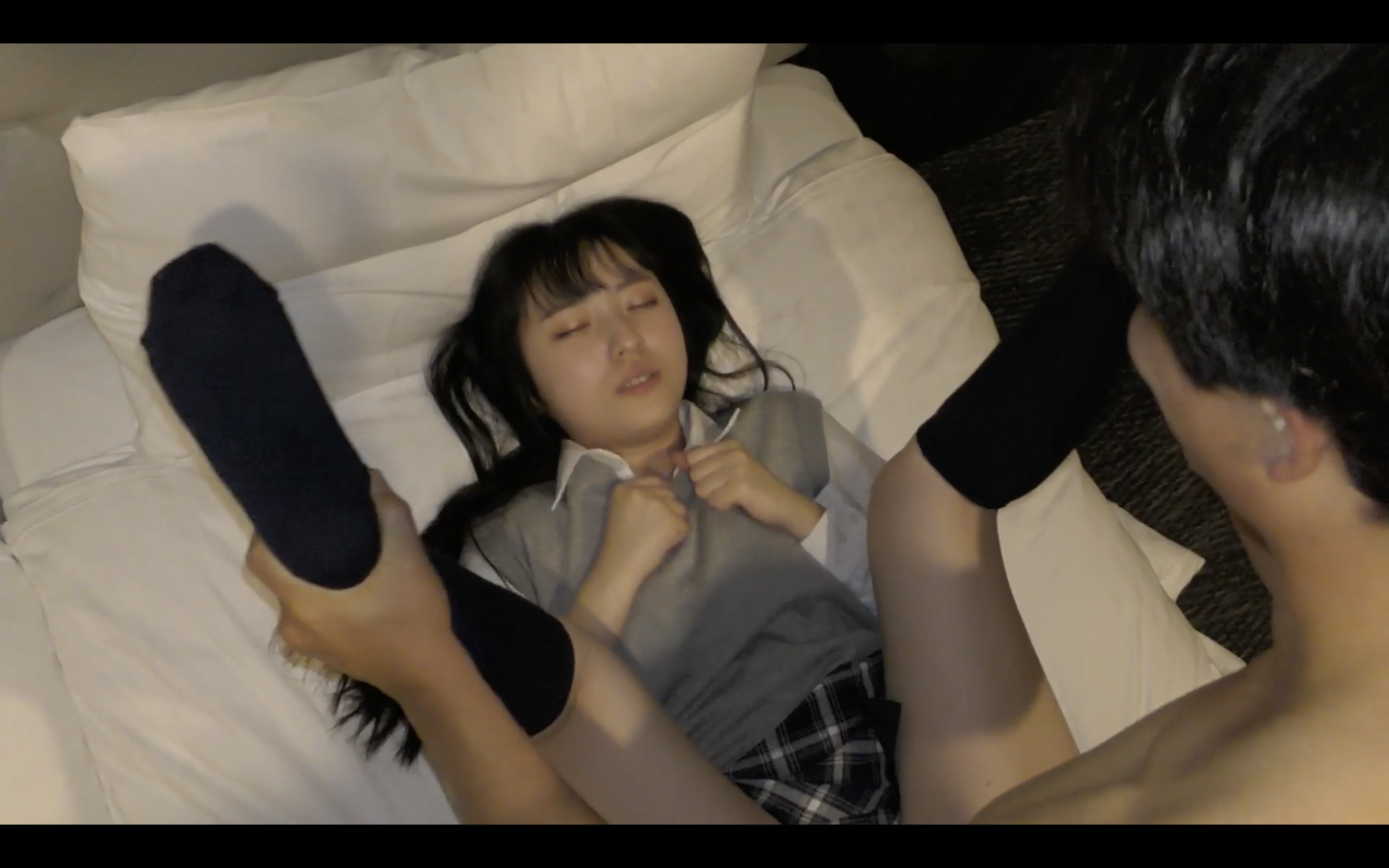 把梦幻般的美少女未来绑在脖子上,把车站便当、便当拿出来,试着碰撞大人的性欲,结果小小的角落里飘出了精子。