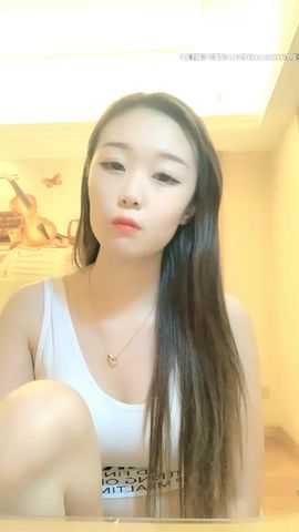 安琪拉i高颜值长相甜美粉嫩美乳妹子啪啪,张开双腿特写抽插猛操后入浴室洗澡
