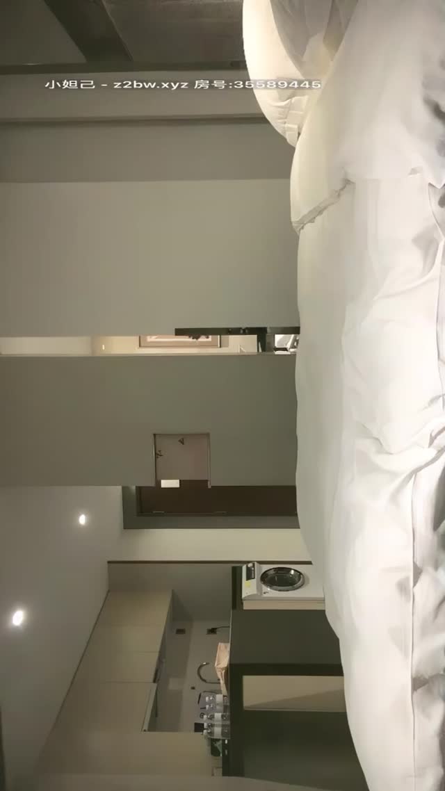 李寻欢探花打扮挺性感大奶外围妹子,洗完澡穿上吊带包臀裙黑丝袜,撕裆掰穴摸逼骑乘嗯嗯叫1mp4