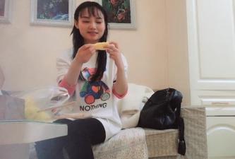 深夜约操骚熟女,伸进内裤摸穴,床上舔屌口交.