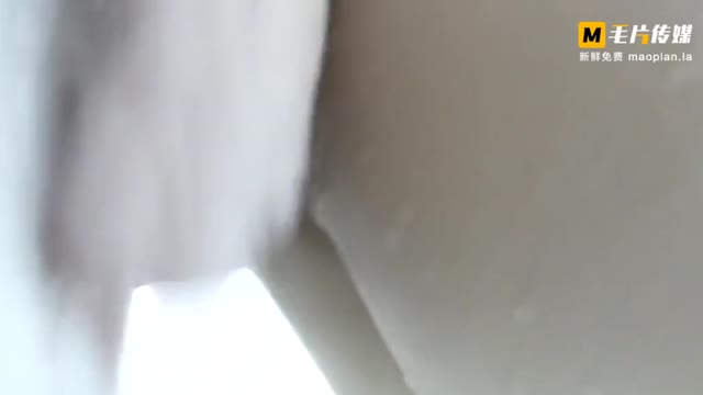 国内都喜爱的性感华裔美女!浴缸内诱惑吃肉棒~