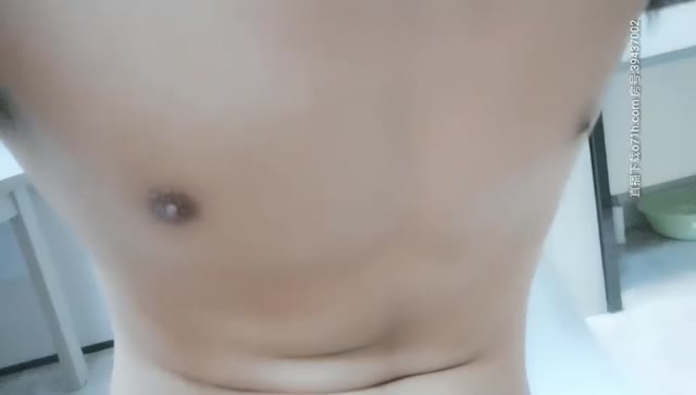 可爱小清新妹子约啪大肉棒~坐上去有点疼表情逐渐失守
