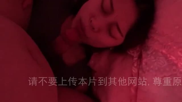 坏经理潜规则新进小妹妹!吃玩这根你就可以上班了!