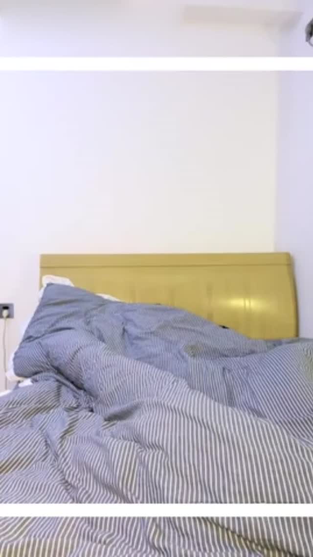 妹子要求舔逼各种姿势体验一番,抬腿侧入最后内射