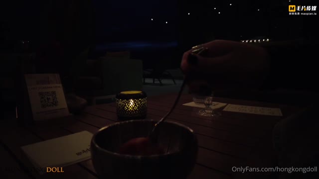 与漂亮姐姐出游一整天回到家打王者打到一半竟勾引我做爱!
