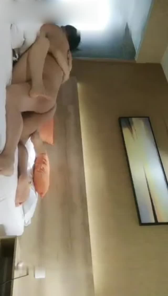 约了个颜值不错苗条妹TP啪啪,口交骑乘后入猛操互撸