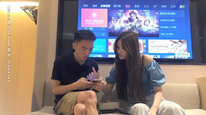 【午夜寻花】高颜值大长腿妹子,近距离拍摄舔奶扣逼,口交上位骑乘大力猛操