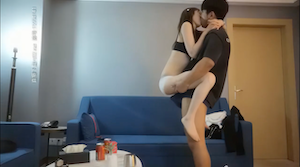 【小宝寻花】妹子阴道还残留上一个客的味道 小宝给舔干净了造成终身阴影,苗条大长腿后入啪啪配合度挺高