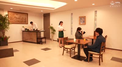 FOCS-262 あざと可愛い爆乳Hcupカフェ店員のノーブラパイズリ誘惑!お客に隠れて不倫沼に堕ちた中年店長と種付けプレスで中出しセックス 似鳥日菜