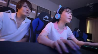 NPJS-135 ゲーマーお姉さんの配信に課金しまくってたらオフパコできたよ!! ミズキさん2〇歳 ゲームとコスプレ大好きな引きこもりお姉さん
